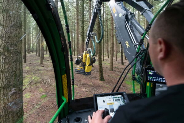 Foto Reportage - Fachzeitschrift Forst und Technik - im Harvester