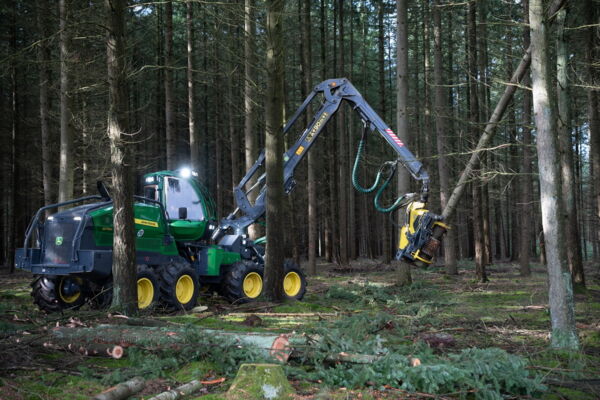 Foto Reportage - Fachzeitschrift Forst und Technik - Harvester John Deere 1270H