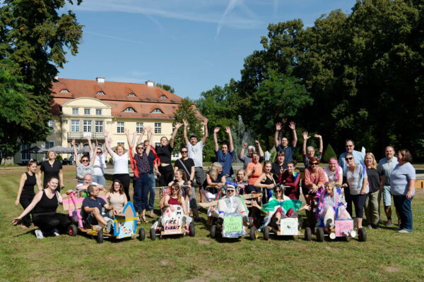 Gruppenaufnahme, Teamfoto, Sommerfest Bildungswerk der Wirtschaft MV, Fotografin für Events in Mecklenburg-Vorpommern